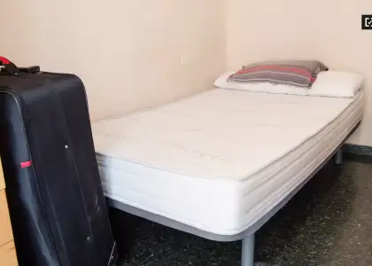 Acogedora habitación con calefacción en piso compartido, Benimaclet. en Valencia