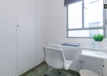 Acogedora habitación en alquiler en apartamento de 5 dormitorios - El Pla del Real en Valencia