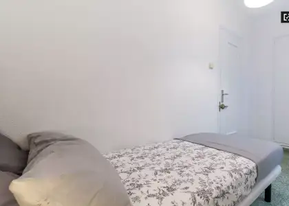 Acogedora habitación en alquiler en apartamento de 5 dormitorios - El Pla del Real en Valencia