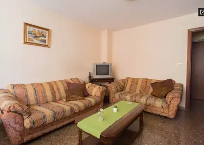 Acogedora habitación en apartamento de 3 dormitorios en Benimaclet en Valencia