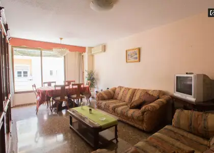 Acogedora habitación en apartamento de 3 dormitorios en Benimaclet en Valencia