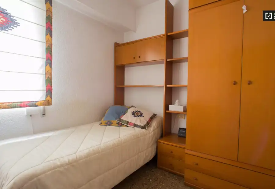 Acogedora habitación en apartamento de 3 dormitorios en Benimaclet en Valencia