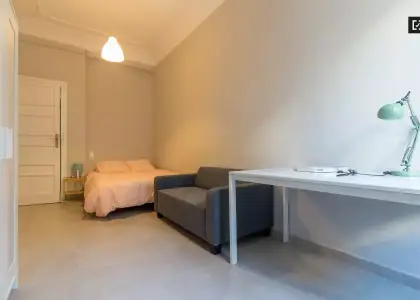 Acogedora habitación en un apartamento de 5 dormitorios en L'Eixample en Valencia