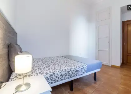 Acogedora habitación en un apartamento de 7 habitaciones, Ciutat Vella en Valencia