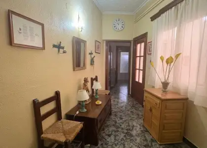 Adosado en venta en Alcázar De San Juan, Plaza Aduana, de 174 m2 con 4 dormitorios, 2 baños, trastero y terraza por 95.000 €, Ref. 0411 en Alcázar de San Juan