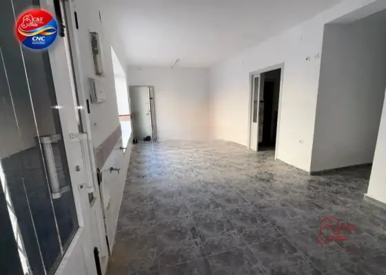 Adosado en venta en Argamasilla De Alba, Calle Ángel Dotor, de 160 m2 con 4 dormitorios, 2 baños y plaza de garaje por 54.000 €, Ref. 0427 en Argamasilla de Alba