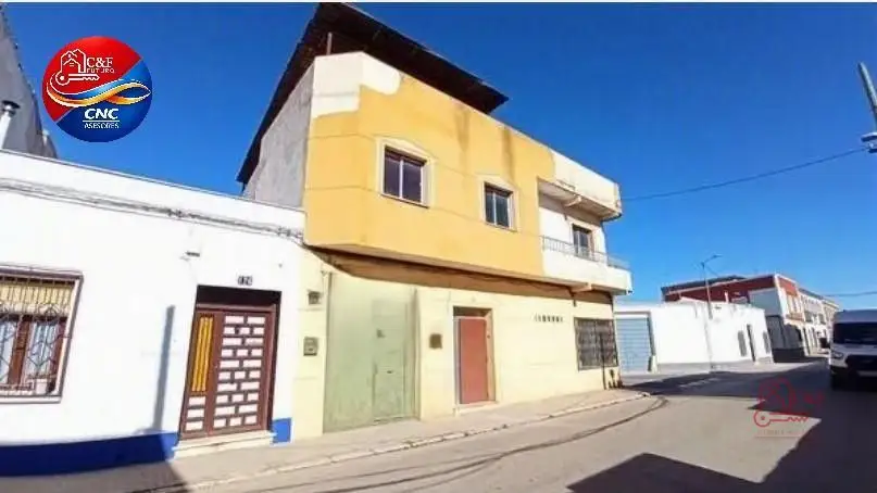 Adosado en venta en Tomelloso, Calle Nueva, de 168 m2 con 4 dormitorios y 2 baños por 55.000 €, Ref. 0453 en Tomelloso