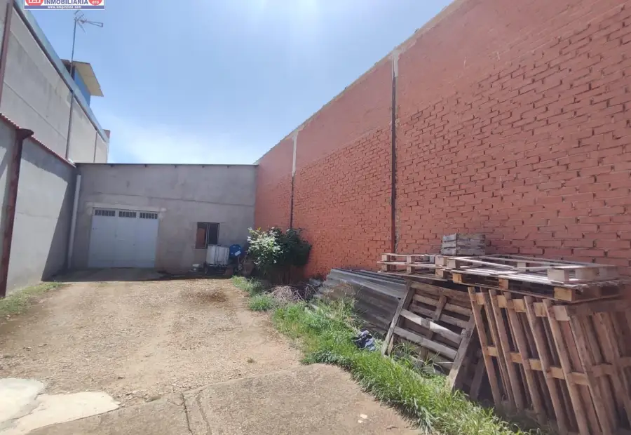 Almacen en parcela industrial en Avda. De las regiones de 211 metros de parcela en Alcázar de San Juan