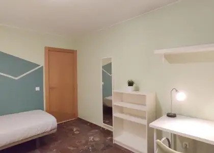 Alquiler de habitaciones en apartamento de 5 dormitorios en Parque De Roma en Zaragoza