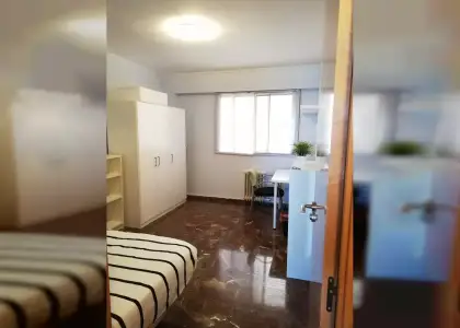 Alquiler de habitaciones en apartamento de 5 dormitorios en Parque De Roma en Zaragoza