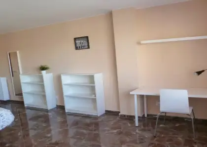 Alquiler de habitaciones en apartamento de 5 dormitorios en Parque De Roma en Zaragoza