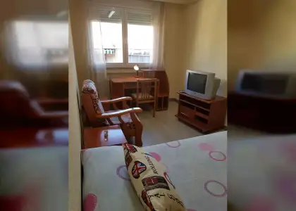 Alquiler de habitaciones en piso de 4 habitaciones en Salamanca - Mujeres en Salamanca
