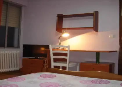 Alquiler de habitaciones en piso de 5 habitaciones en Salamanca - Mujeres en Salamanca