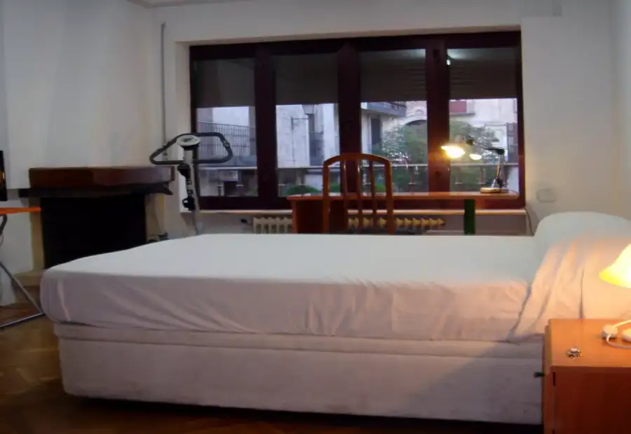 Alquiler de habitaciones en piso de 5 habitaciones en Salamanca - Mujeres en Salamanca