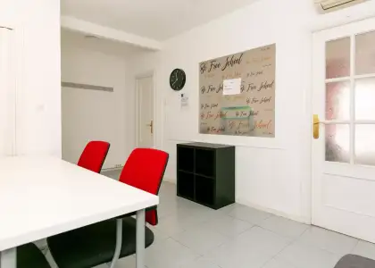 Alquiler de habitaciones en piso de 6 habitaciones en Granada en Granada