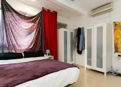Alquiler de habitaciones en piso de 6 habitaciones en Granada en Granada