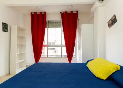 Alquiler de habitaciones en piso de 6 habitaciones en Granada en Granada