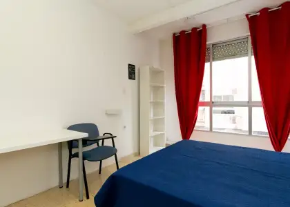 Alquiler de habitaciones en piso de 6 habitaciones en Granada en Granada
