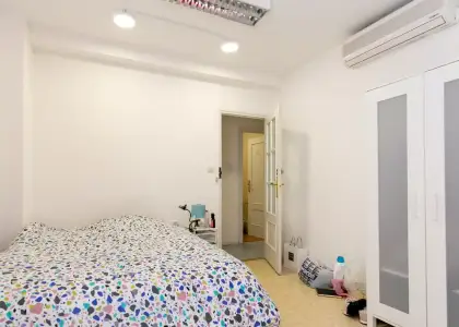 Alquiler de habitaciones en piso de 6 habitaciones en Granada en Granada