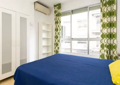Alquiler de habitaciones en piso de 6 habitaciones en Granada en Granada