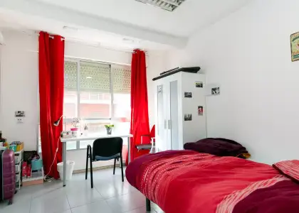 Alquiler de habitaciones en piso de 6 habitaciones en Granada en Granada