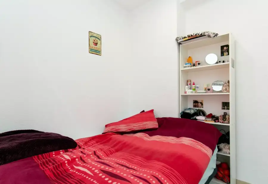 Alquiler de habitaciones en piso de 6 habitaciones en Granada en Granada