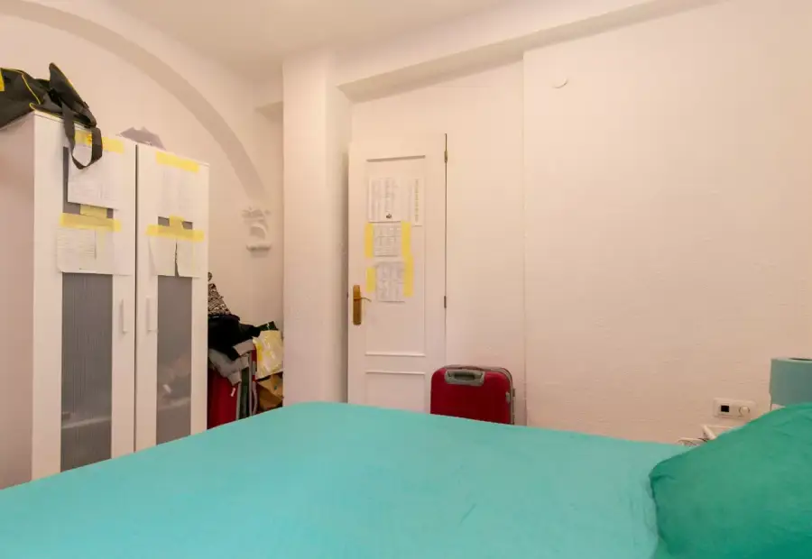 Alquiler de habitaciones en piso de 6 habitaciones en Granada en Granada