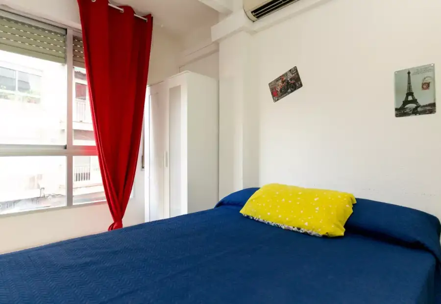 Alquiler de habitaciones en piso de 6 habitaciones en Granada en Granada