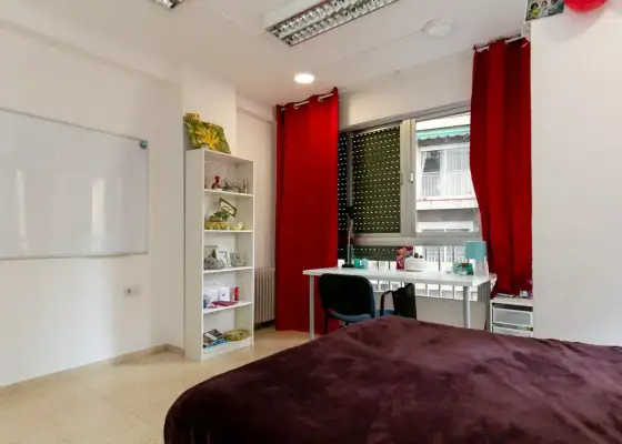 Alquiler de habitaciones en piso de 6 habitaciones en Granada
