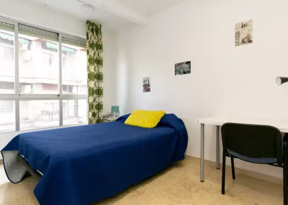 Alquiler de habitaciones en piso de 6 habitaciones en Granada