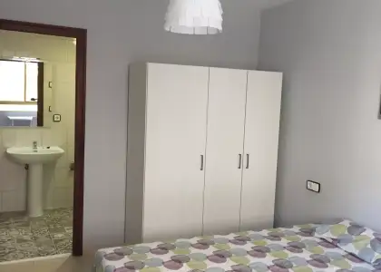 Alquiler de habitaciones para estudiantes en piso de 4 habitaciones en Alicante en Alicante (Alacant)