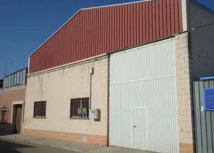 Alquiler de nave industrial en zona divina pastora en Manzanares