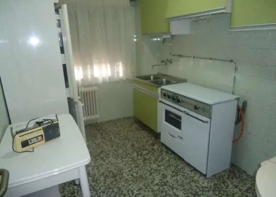 Alquiler de piso de tres dormitorios con baño en el centro en Manzanares