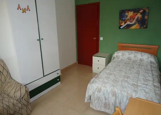 Alquiler de piso de tres dormitorios y un baño con garaje en zona del hospital en Manzanares