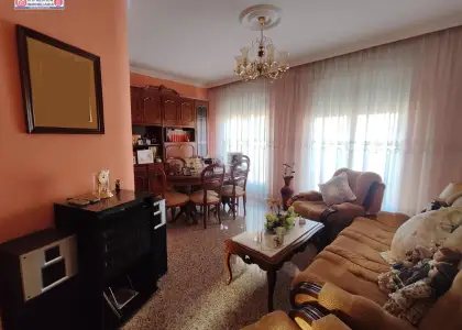 Amplia casa de 165 metros de parcela con patio, garaje y dormitorio en planta baja en Alcázar de San Juan