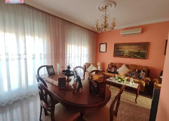 Amplia casa de 165 metros de parcela con patio, garaje y dormitorio en planta baja en Alcázar de San Juan
