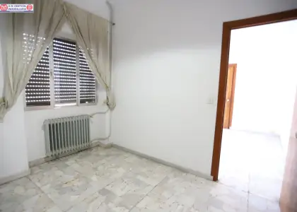 Amplia Casa de Dos Plantas con Terraza en esquina en Alcázar de San Juan
