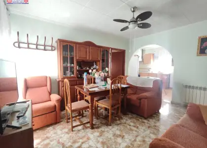 Amplia Casa en Alcázar de San Juan con Piscina y Oportunidades de Inversión en Alcázar de San Juan