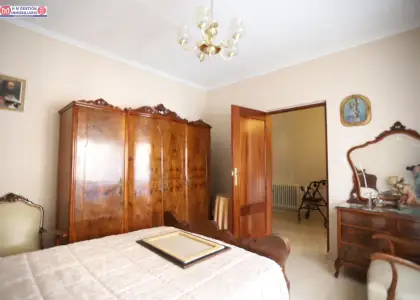 Amplia Casa en Esquina con Patio y Garaje junto a aguas de Alcázar en Alcázar de San Juan
