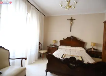 Amplia Casa en Esquina con Patio y Garaje junto a aguas de Alcázar en Alcázar de San Juan