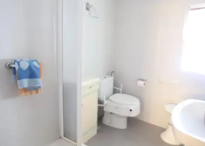 Amplia Casa en Esquina con Patio y Garaje junto a aguas de Alcázar en Alcázar de San Juan