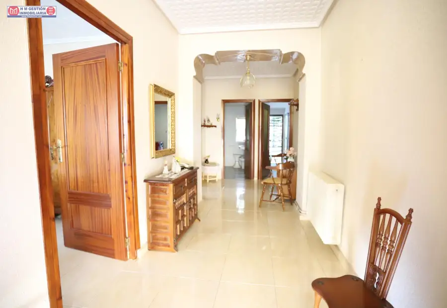 Amplia Casa en Esquina con Patio y Garaje junto a aguas de Alcázar en Alcázar de San Juan