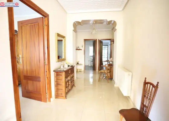 Amplia Casa en Esquina con Patio y Garaje junto a aguas de Alcázar en Alcázar de San Juan