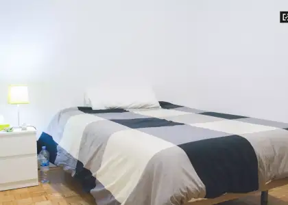 Amplia habitación en piso compartido en Imperial en Madrid