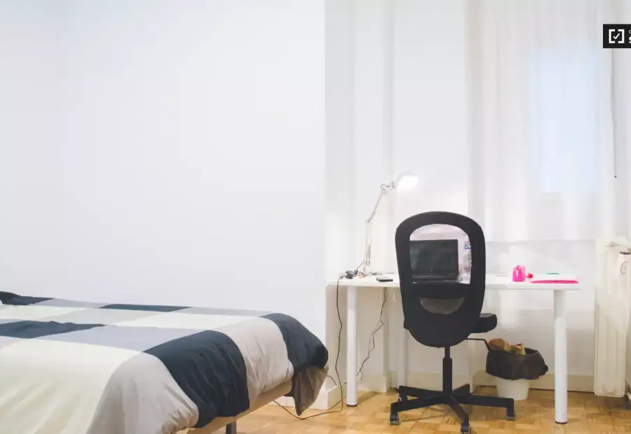 Amplia habitación en piso compartido en Imperial en Madrid