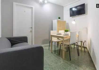Amplia habitación en un apartamento de 5 dormitorios en El Pla del Real en Valencia