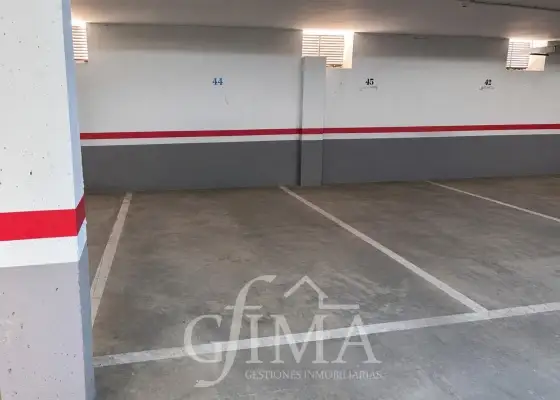 Amplia plaza de garaje en venta con fácil acceso – Zona calle Socuéllamos en Tomelloso