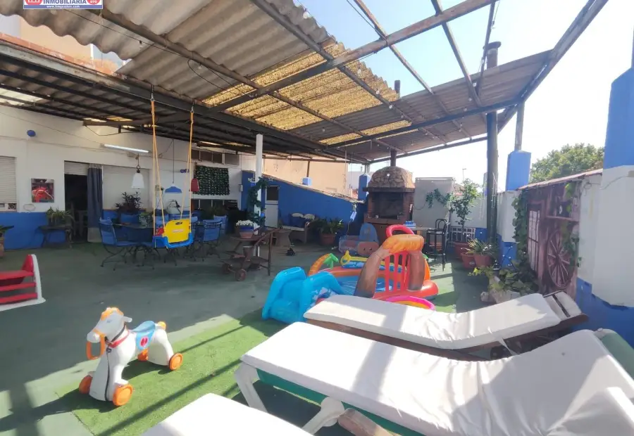 Amplio piso en una sola planta de 200 metros y 100 de terraza junto al torreon en Alcázar de San Juan
