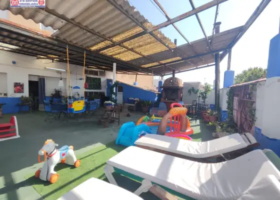 Amplio piso en una sola planta de 200 metros y 100 de terraza junto al torreon en Alcázar de San Juan