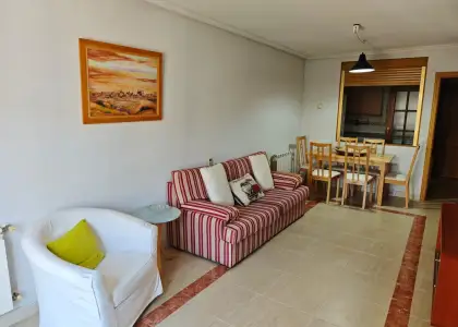 Apartamento céntrico totalmente amueblado con plaza de garaje y trastero en Alcázar de San Juan